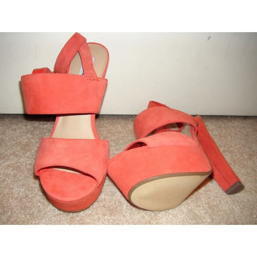 NWOB Steve Madden Dezzzy Suede Platform Heels